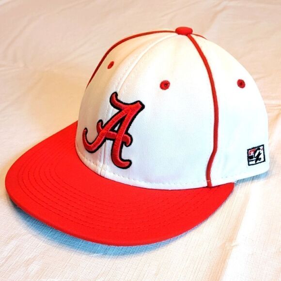 Local Fitted Hat - Picture 2 of 8